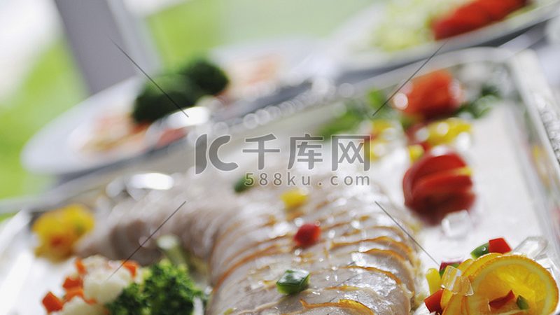 食材配送车整车与底盘改装对比：关键点解析**